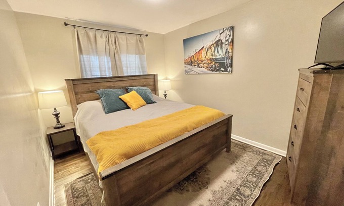 New Castle House | Charming, Trussville 4 Bedroom~ Peaceful Home!~Bham~Pet Friendly~UAB~barbers