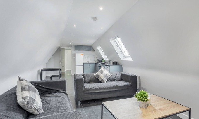 High Barnet Apartment | Charming Urban 2-Bedroom Retreat