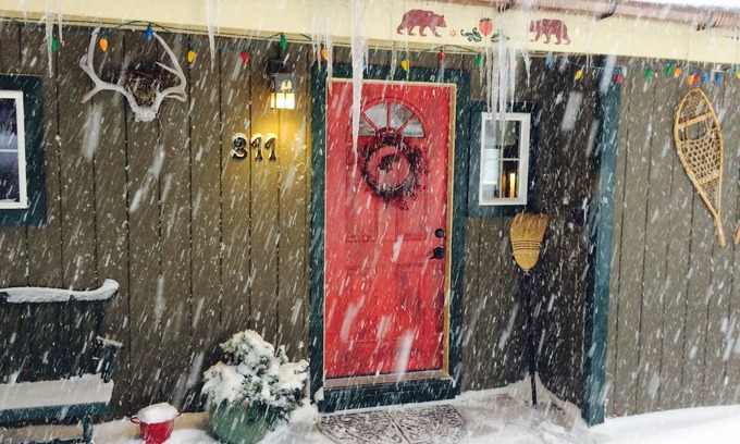 Strawberry Cabin | Charming Strawberry, Twin Bridges Cabin close to Sierra at Tahoe, American River