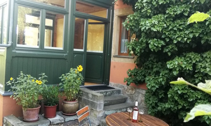 Schoenfeld-Weissig House | Charming vacation apartment in Dresden Pillnitz EG