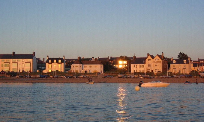 Rhosneigr Cottage | Charming Victorian Cottage close to beach with sea views