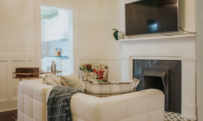 Metropolitan House | Charming Victorian District Townhome Steps from Forsyth Park