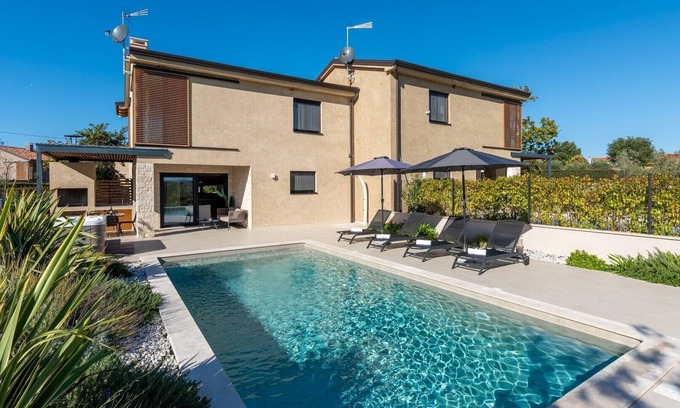 Kadumi Villa | Charming Villa San Vincenti with swimming pool, jacuzzi and sauna