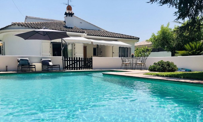 La Pobla de Vallbona Villa | Charming villa with private pool