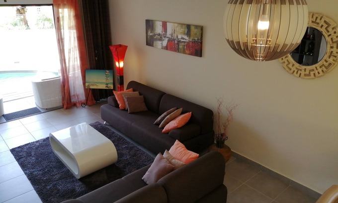 Albion Villa | CHARMING VILLA WITH SWIMMING POOL NEAR THE BEACH
