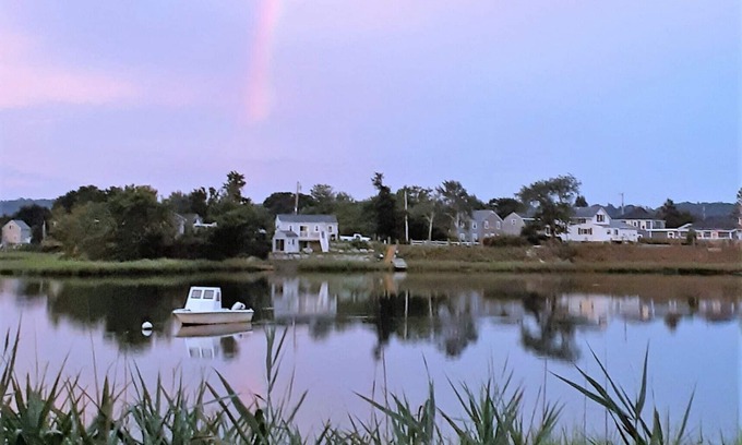 Portsmouth House | Charming water front home Quiet walkable beach neighborhood. Portsmouth R.I.