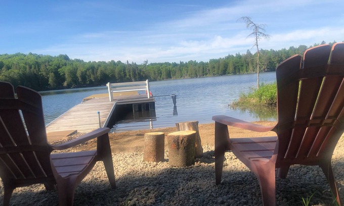 Riviere-Rouge Ski Chalet | Charming Waterfront Cottage 35 minutes from Mont-Tremblant