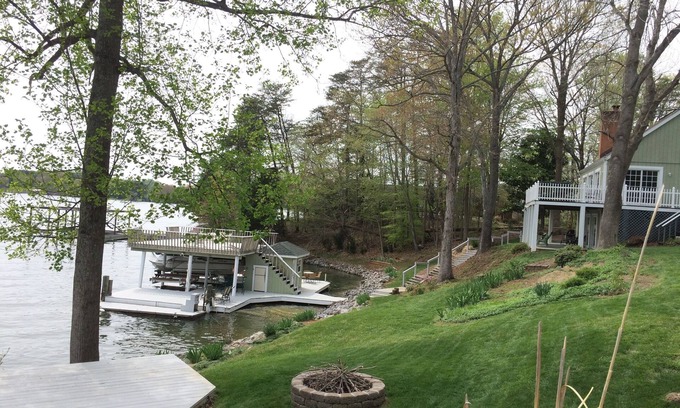 High Point House | Charming waterfront home, with central location to area marinas, plus Super Dock