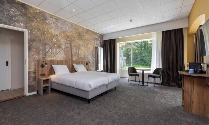 Berg en Dal Hotel | Charming Woodland Stay with Free Parking and Indoor Pool, Near Valkhof Museum! I