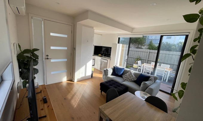 Yarraville House | Charming Yarraville village townhouse
