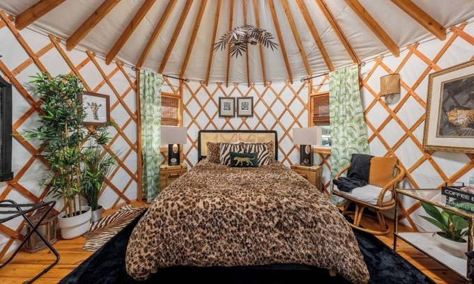 Woodway Cabin | Charming Yurt in Waco- Jungle Haven #2- with AC and Heat