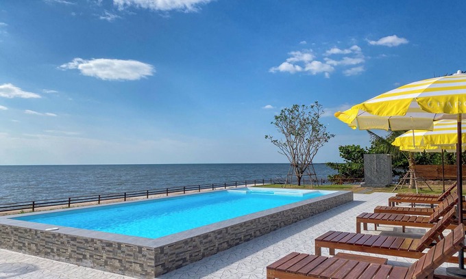 Khlong Yai Hotel | Charome Resort