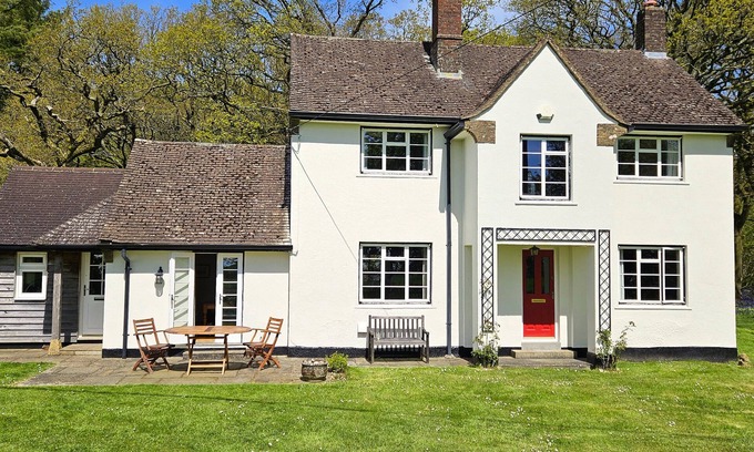 Axford Cottage | CHASEWOODS FARM COTTAGE, pet friendly in Ogbourne St George