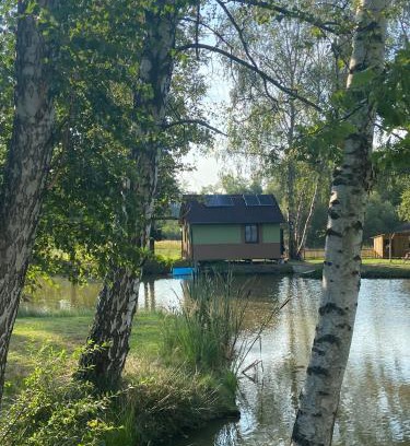 Golcuv Jenikov Apartment | Chata u rybníka