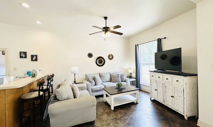 Pine Grove Apartment | Chateau 17, spacious townhouse in Tickfaw, LA