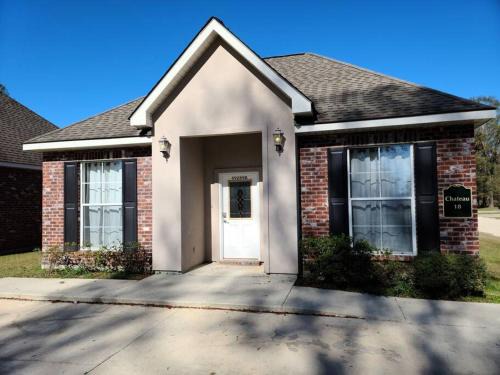 Pine Grove Apartment | Chateau 18
