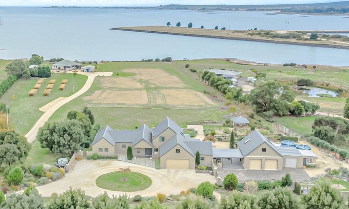 Clarence Point House | Chateau Clarence & Petite Chateau Luxurious Waterfront Retreat