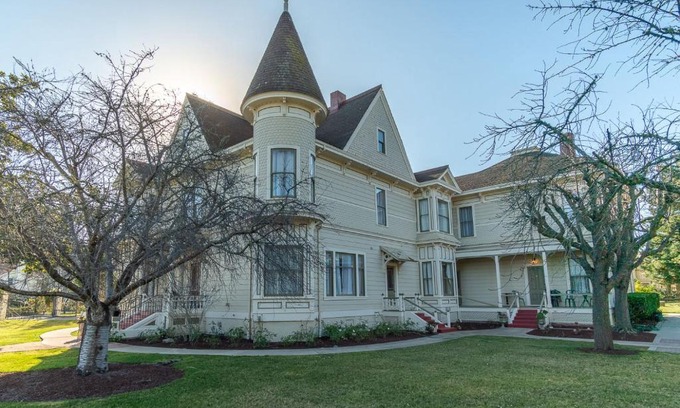 Salinas Hotel | Chateau Coralini