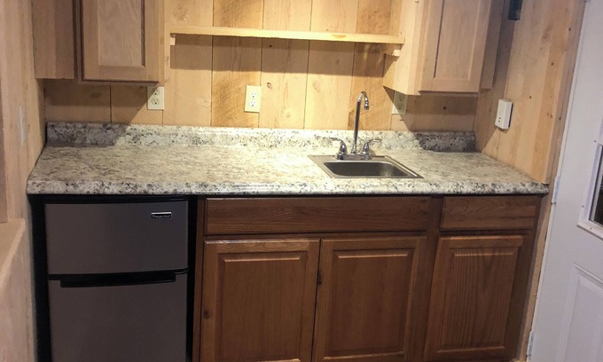 East Durham Cabin | Chateau Tina in the Mountains AC, Dog Friendly East Durham N