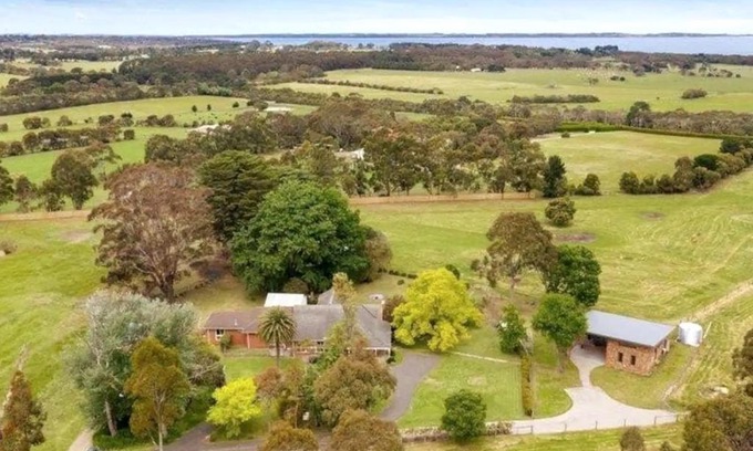 Balnarring House | Chatsworth House and Cottage by Ready Set Stay