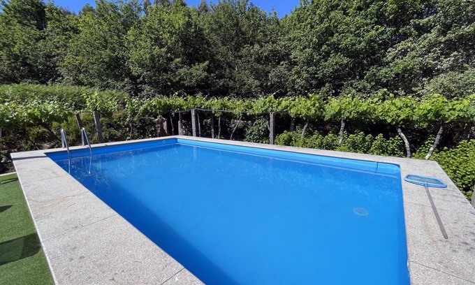 Paredes de Coura House | Cheap holidays: 3 to 6 bedroom villa with pool - ideal for groups.