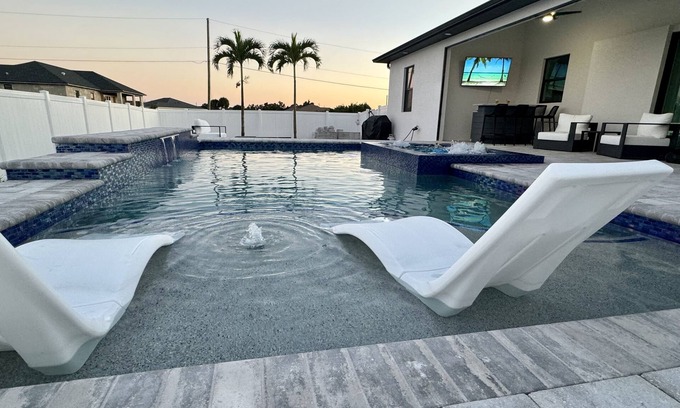 Rotonda Heights House | Check Dreams Retreat: Heated Saltwater Pool/Hot Tub & Putt Putt Golf