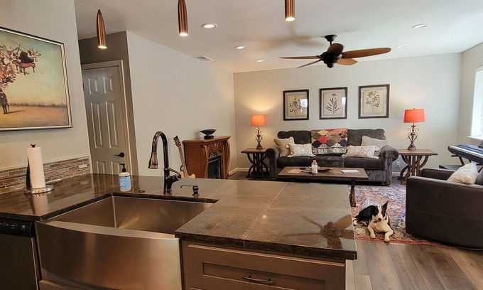 Baxter Cottage | Cheerful 3 Bedroom, 3 Bathroom Mountain Cottage with Game Room