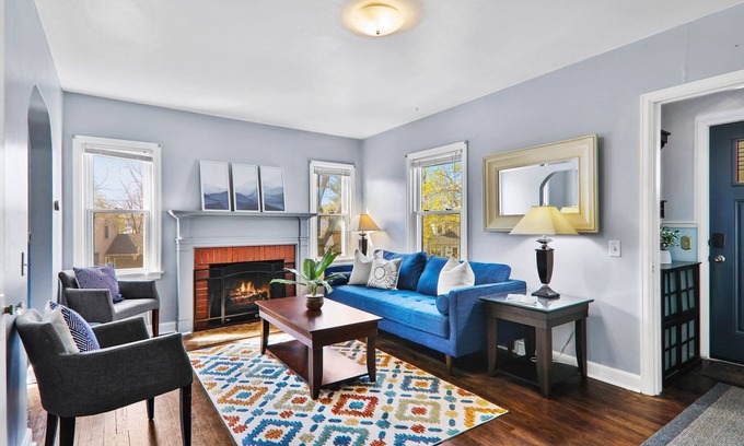 Monona Cottage | Cheerful 3-bedroom cottage 2 blocks from the lake