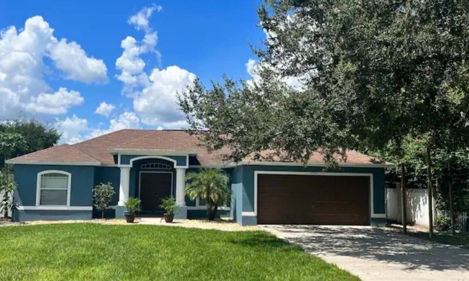 Bartow House | Cheerful 3 bedroom home with above ground pool.