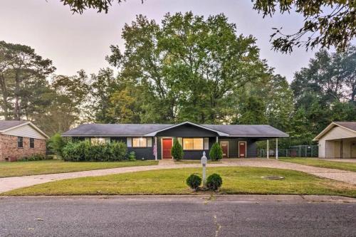 Jacksonville House | Cheerful 3 BR 2BA Home in Great Neighborhood!
