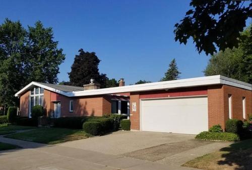 Amherst House | Cheerful 4 bedroom bungalow with indoor fireplace