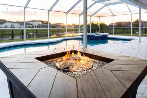 Riverview House | Cheerful 4 Bedroom Salt Water Heated Pool & Spa