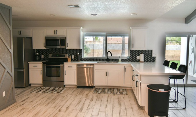Raskin Estates House | Cheerful 4 bedroom with pool!
