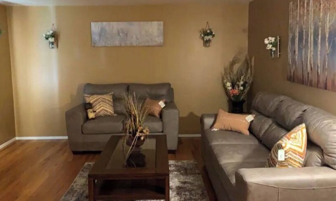 Trotwood House | Cheerful 4BR/12BD “Ravishing Ranch”