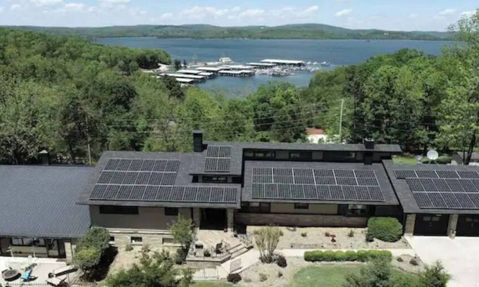 Rogers House | Cheerful 5-bedroom lake house with indoor pool