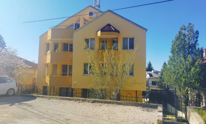 Vitosha District Apartment | Cheerful 7 bedroomed floor, own kitchen and Bathroom
