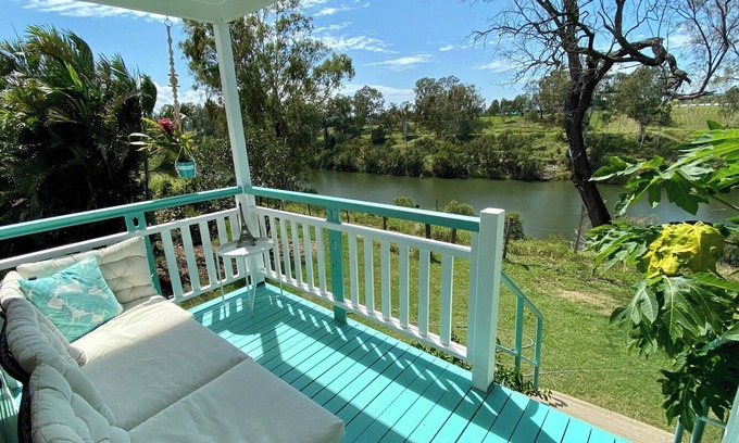 Lowood Cottage | Cheerful cottage with STUNNING river views + access to water activities!