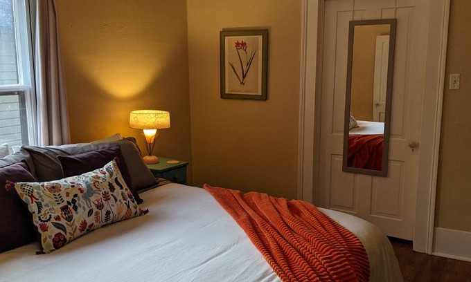 Athens House | π Cheerful Eclectic Bungalow in π Dog Friendly Neighborhood -NO PET FEES