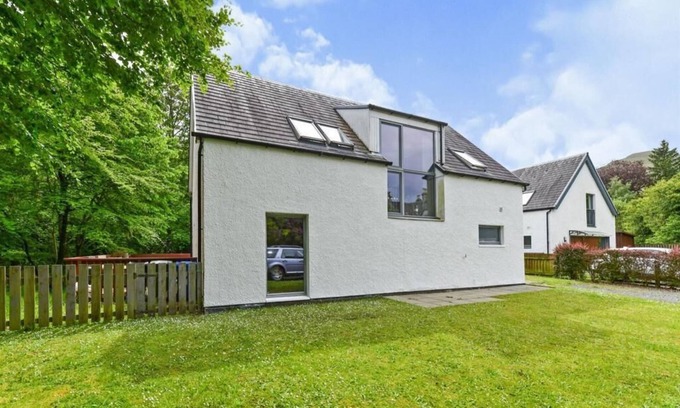 Arrochar Cottage | Cheerful Stays: 4 Bedroom Cottage in Arrochar