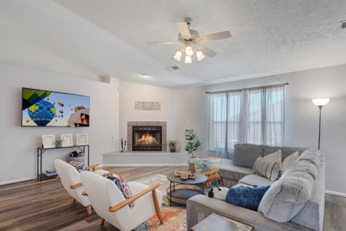 Paradise Hills Civic House | Cheerful Vibrant 3BR - 3TV - New