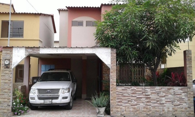 La Aurora House | Cheerful Villa at La Joya- Close to all the amenities