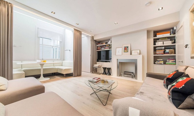 Chelsea Apartment | Chelsea Charm in Historic London Neighbourhood, with all Mod Cons!