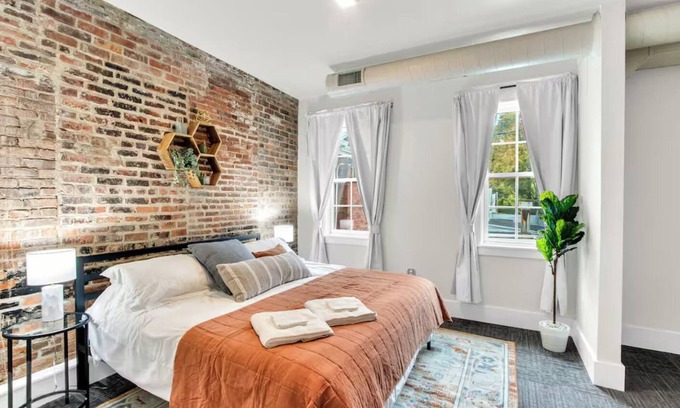 Ypsilanti Apartment | Chelsea Place: Premier Modern Downtown 2BR Loft