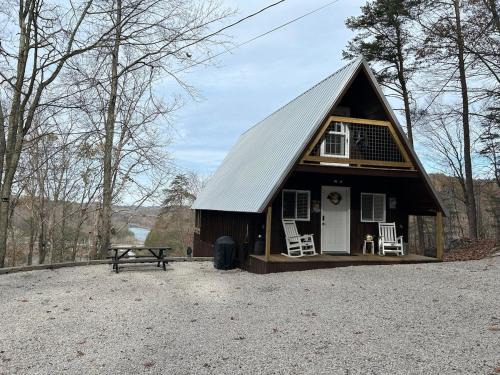 Wellington House | Cherokee Cabin-Cave Run Lake and Cliff Views-Red River Gorge