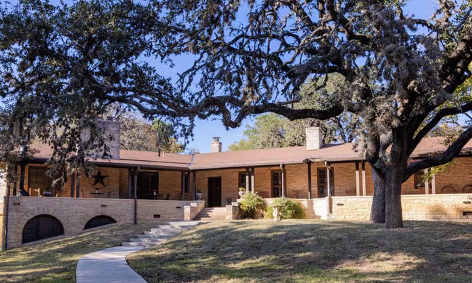 Medina Cabin | Cherokee Suite: Texas Hill Country Resort/w Pool
