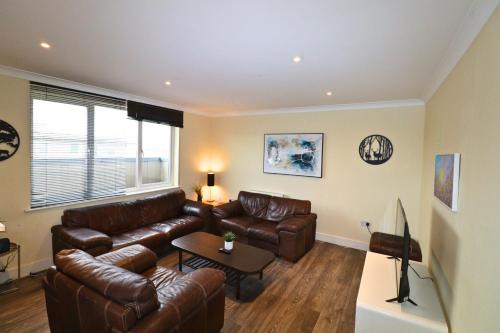 Runnymede Apartment | Chertsey Spectacular Two Bedroom Rooftop Apartment