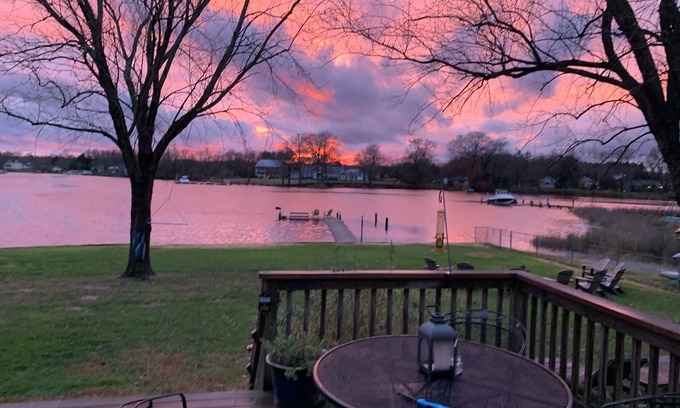 Deale House | Chesapeake Spectacular Waterfront- Kayaks, Spa, Pier