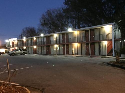 Morningside-Lenox Park Hotel | Cheshire Motor Inn