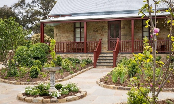 Castlemaine House | CHESTER COTTAGE, CASTLEMAINE