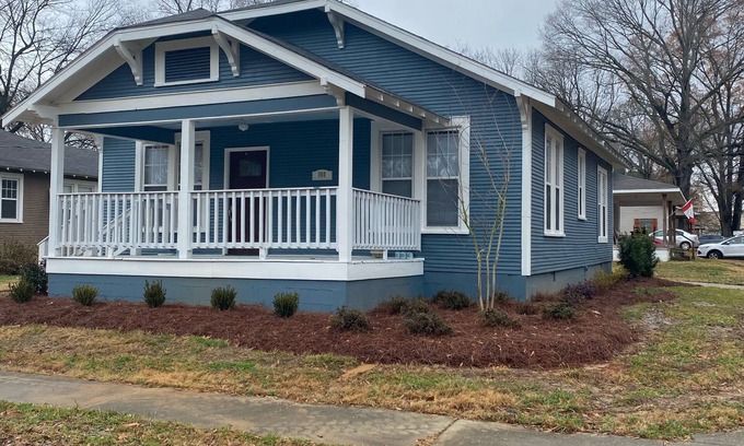 Tupelo House | Chestnut Cottage - Minutes to Downtown and NMMC! Close to Fairpark & Arena.